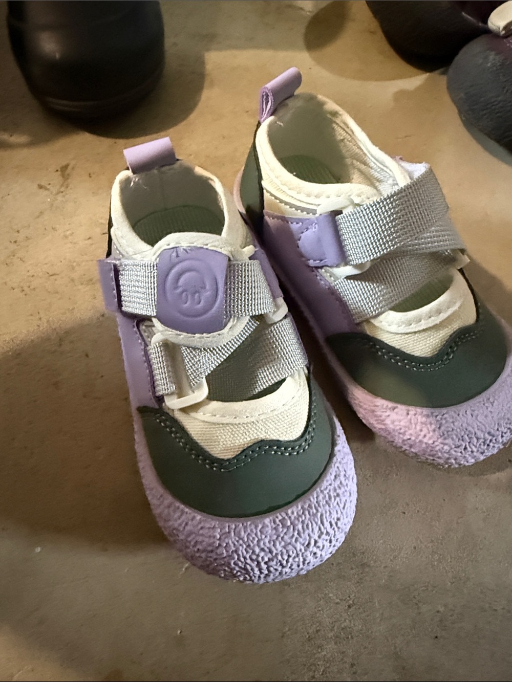 Purple toddler sneakers size 24